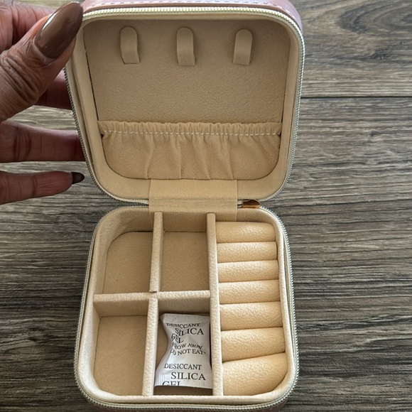 Mini TRAVEL JEWELRY ORGANIZER - Picture 4 of 6
